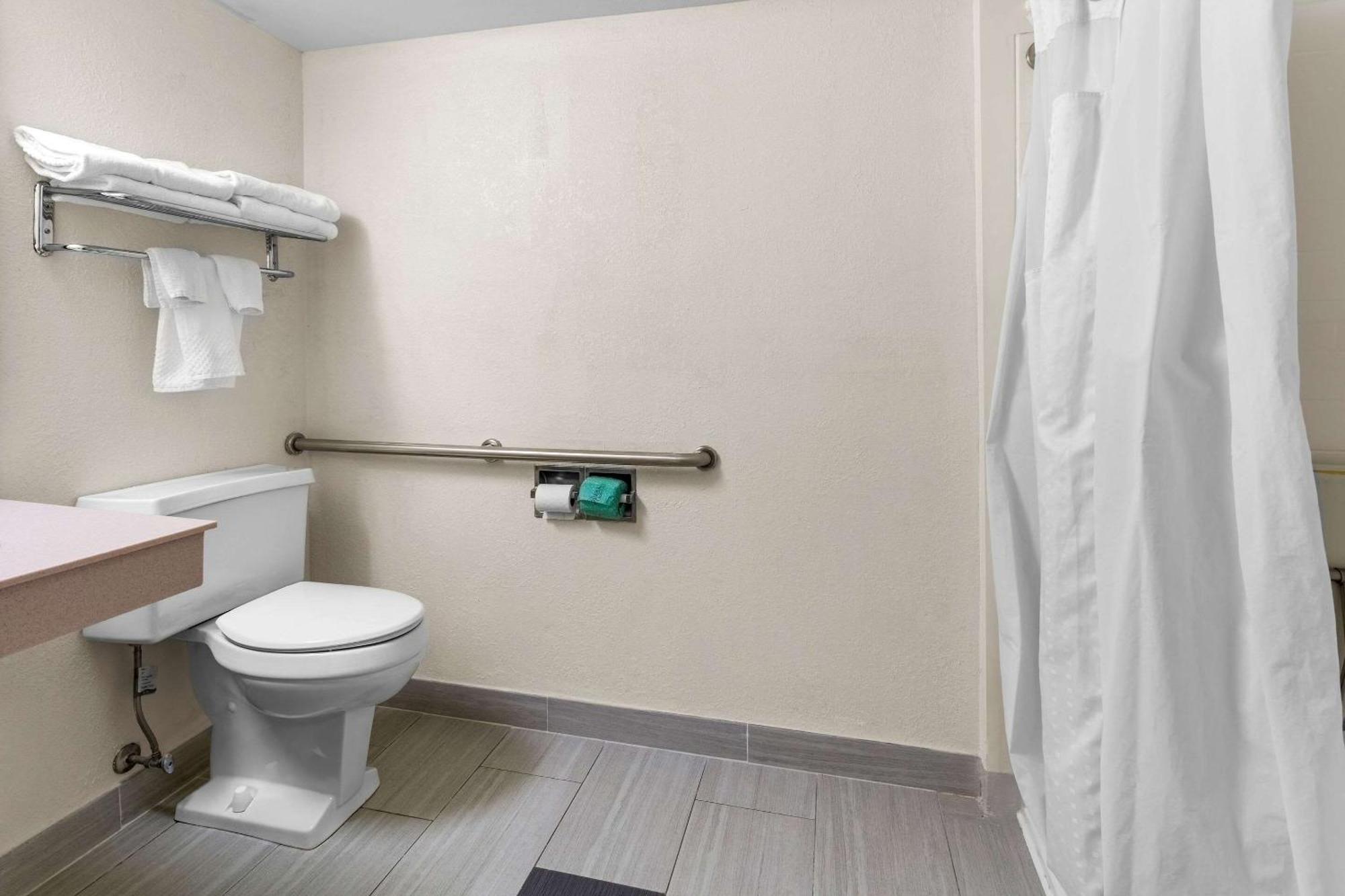 אלטונה Quality Inn & Suites מראה חיצוני תמונה