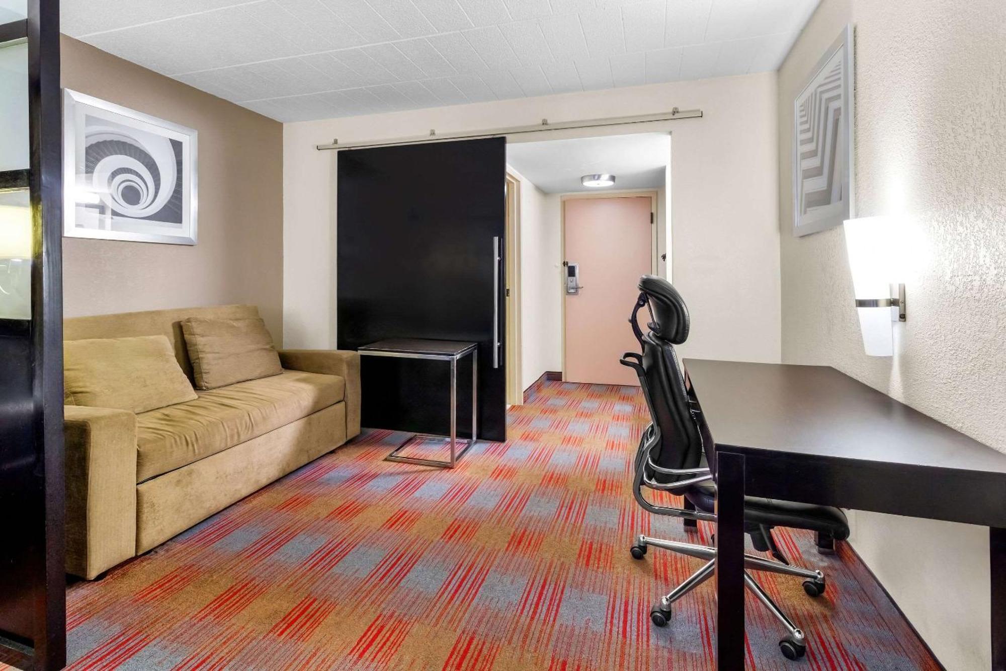 אלטונה Quality Inn & Suites מראה חיצוני תמונה