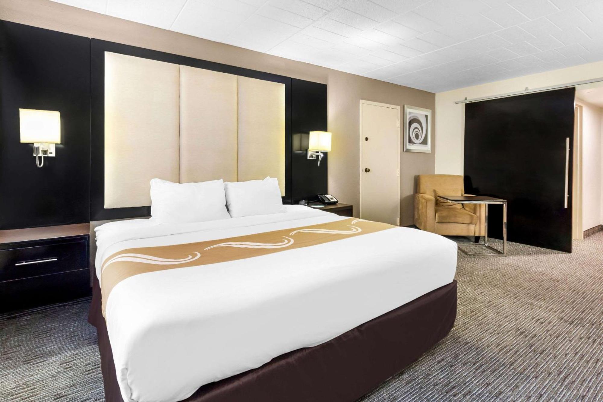 אלטונה Quality Inn & Suites מראה חיצוני תמונה