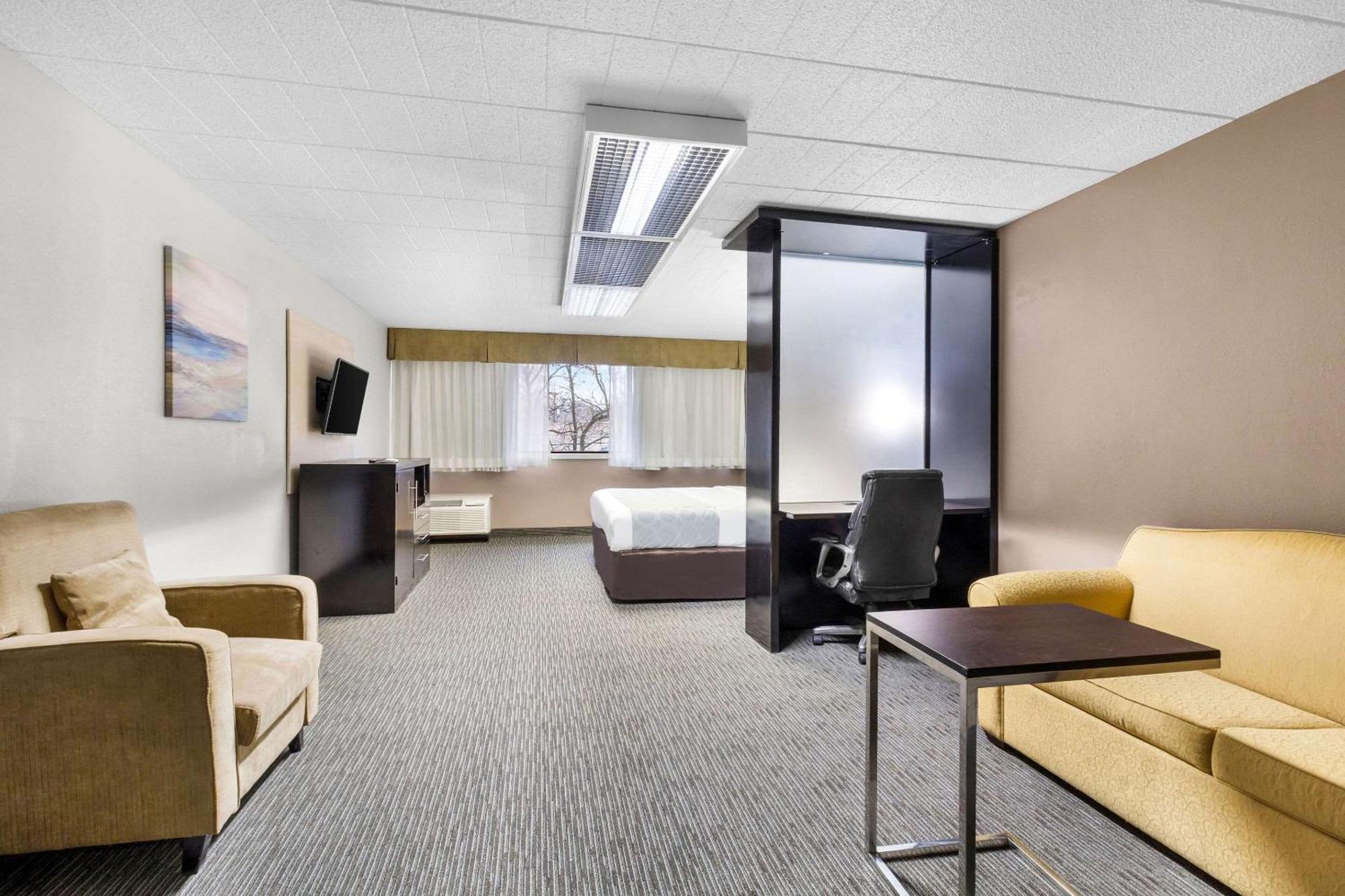 אלטונה Quality Inn & Suites מראה חיצוני תמונה