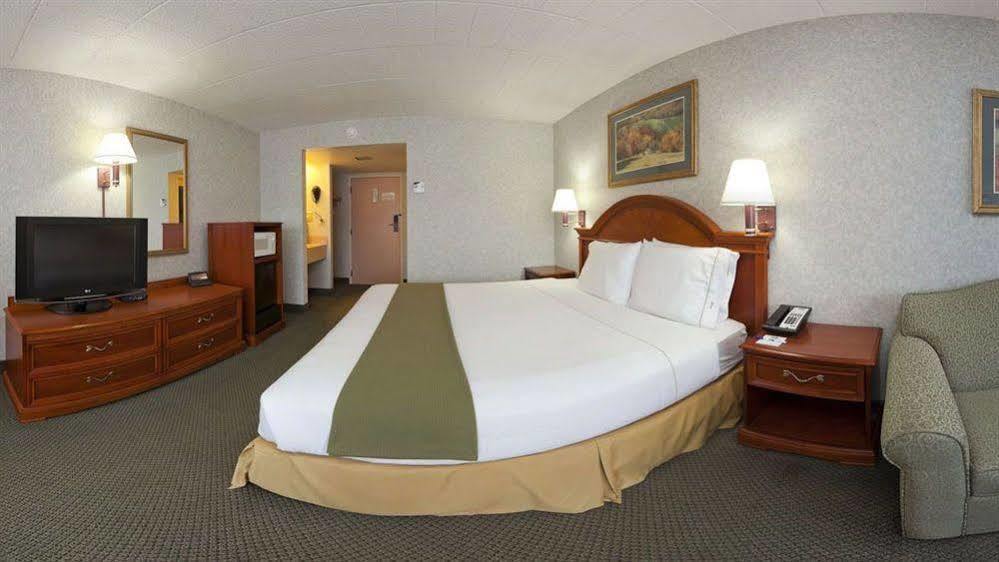 אלטונה Quality Inn & Suites מראה חיצוני תמונה