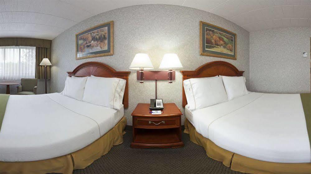 אלטונה Quality Inn & Suites מראה חיצוני תמונה